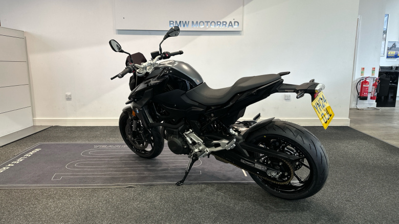BMW F900 R